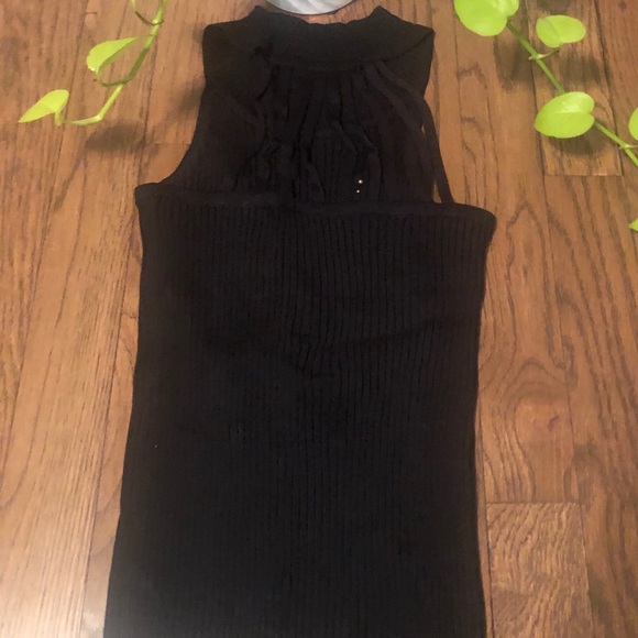 Top - Picture 2 of 2